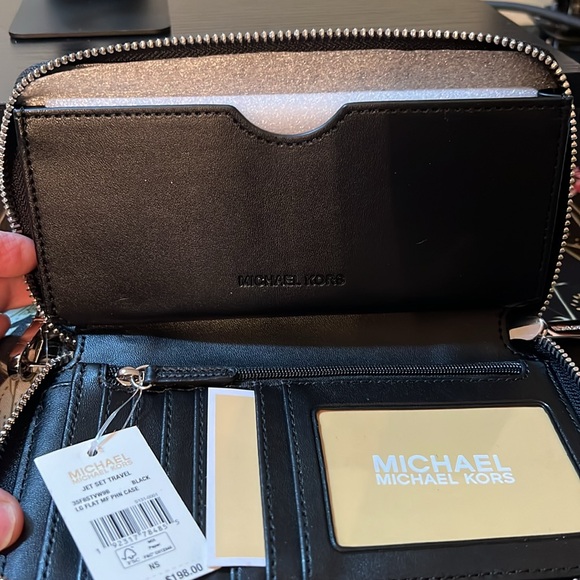 Brand new Michael Kors Jet Set Travel wallet/wristlet holder with phone holder - Picture 4 of 6